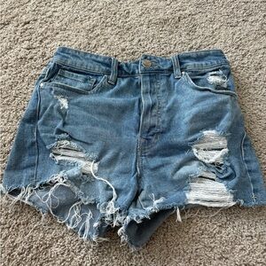 Distressed short shorts